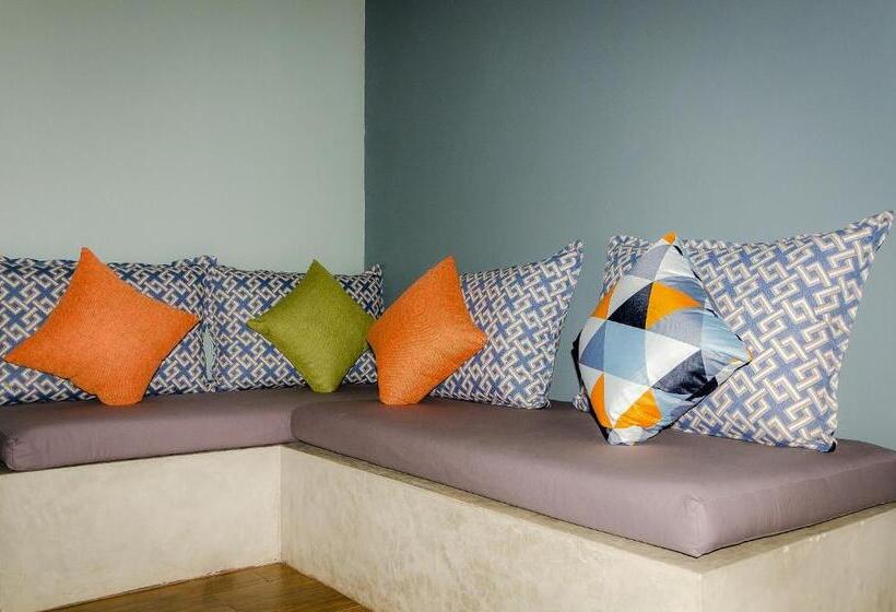 هتل Emburara Farm Lodge