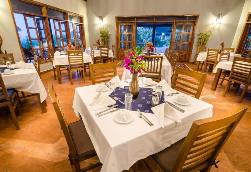 هتل Emburara Farm Lodge