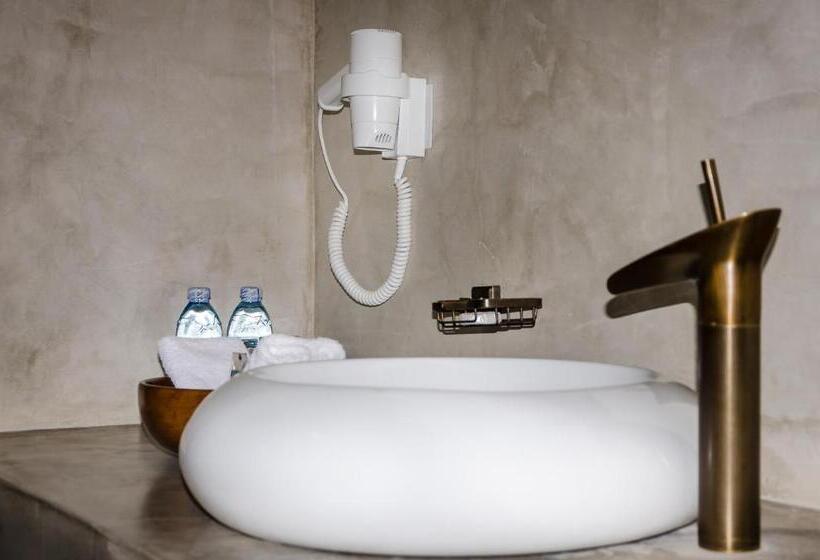 هتل Emburara Farm Lodge