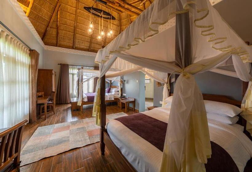 هتل Emburara Farm Lodge