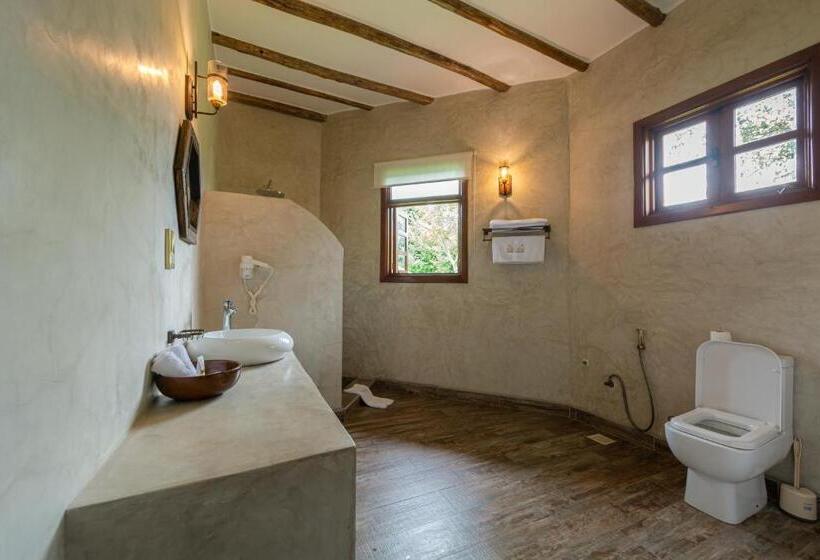 هتل Emburara Farm Lodge