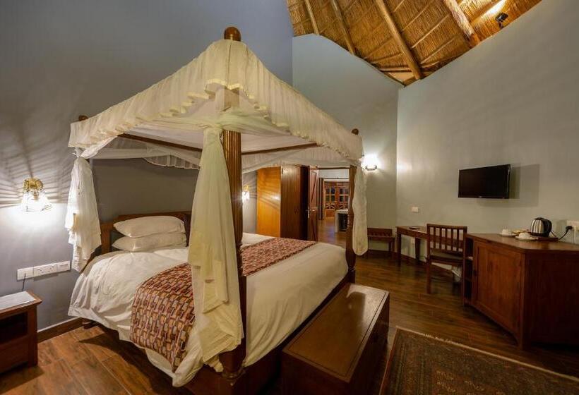 هتل Emburara Farm Lodge