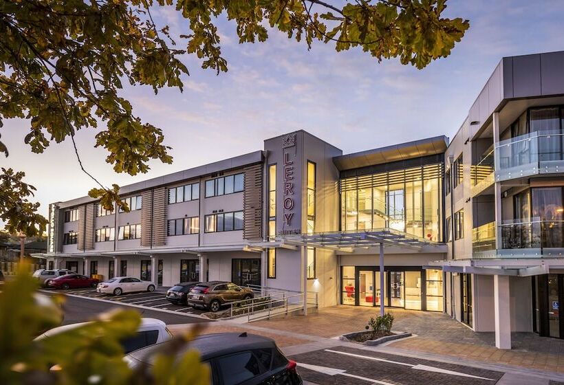 هتل Marsden Suites Albany