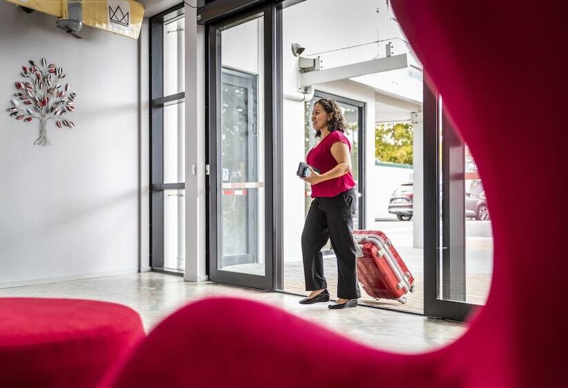 هتل Marsden Suites Albany