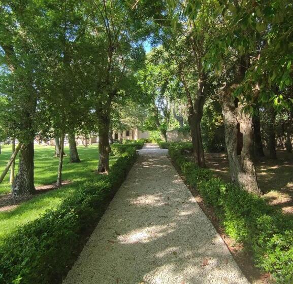 Отель Les Chambres Du Prieuré