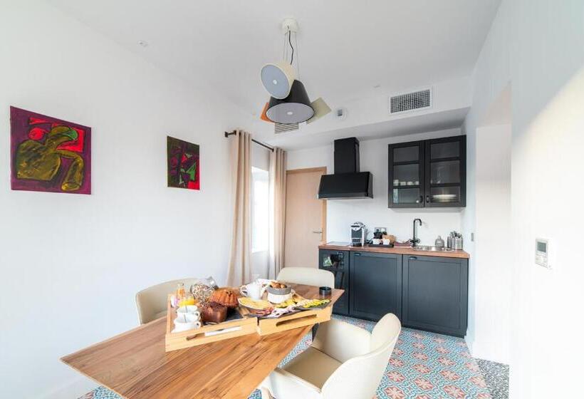 Отель Les Chambres Du Prieuré