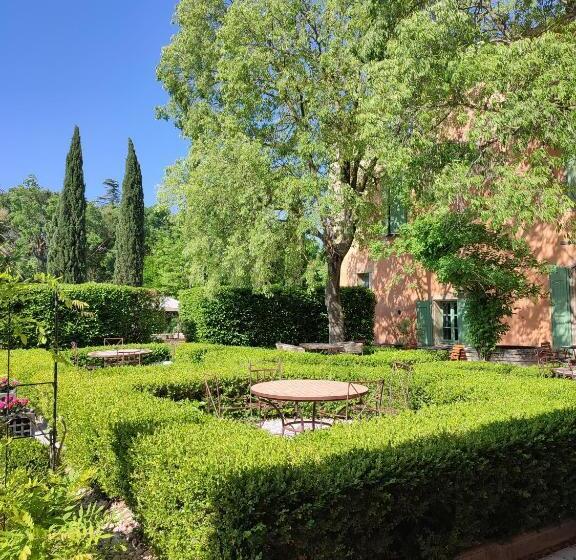 Отель Les Chambres Du Prieuré