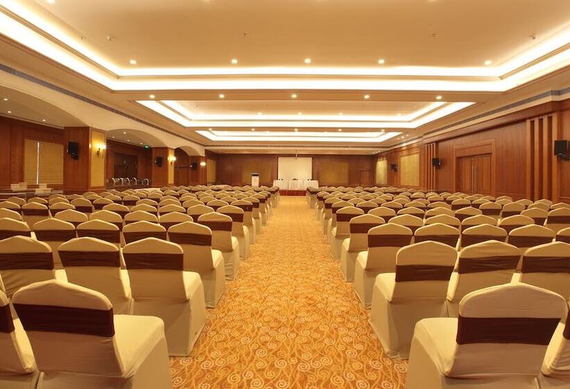 هتل Monsoon Empress Kochi