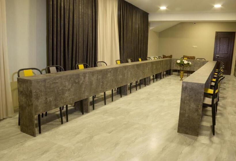 هتل Sapphire Bakuriani