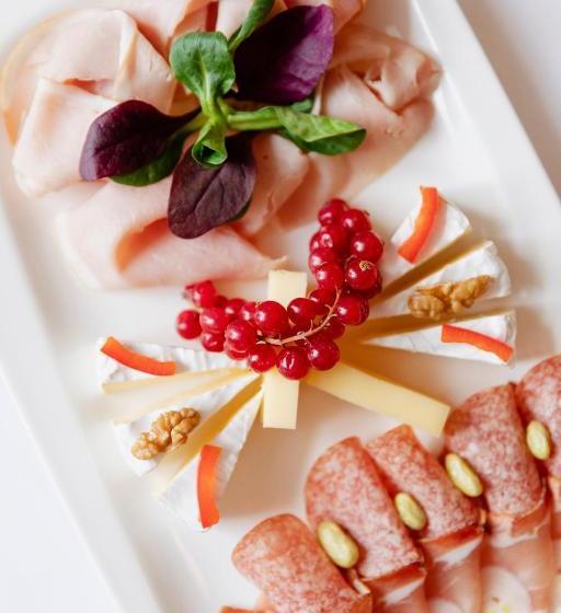 膳宿费 Adler Fluh