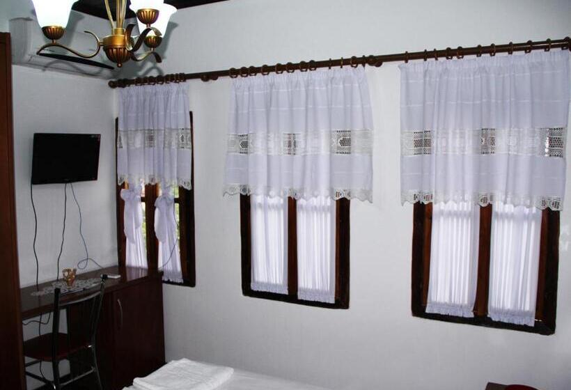 פנסיון Old Town Hava Baci