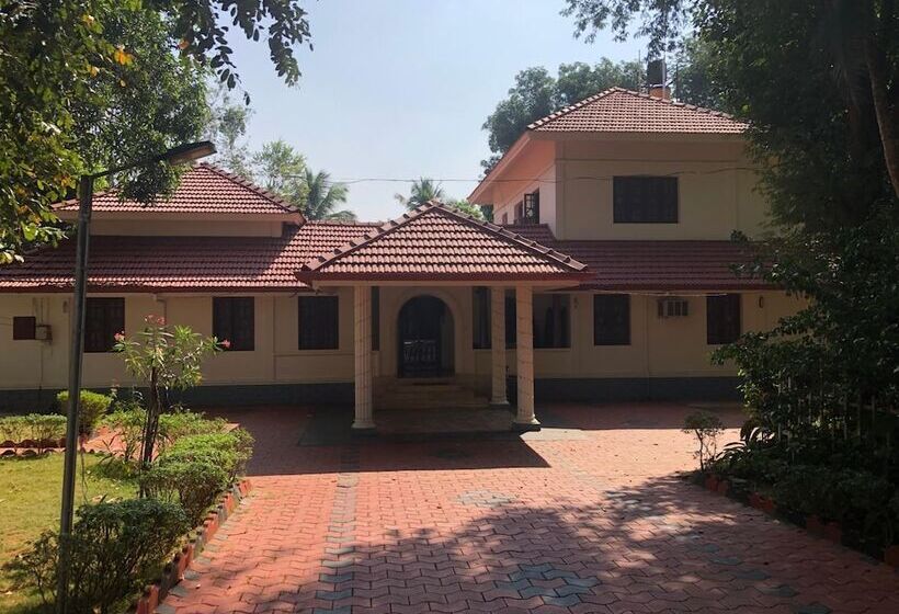 منتجع Ayuryogashram Heritage