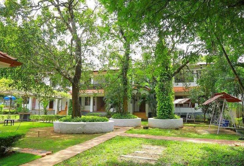 אתר נופש Ayuryogashram Heritage