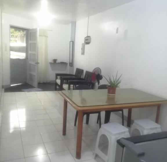 تختخواب و صبحانه Cozy Inn Mactan