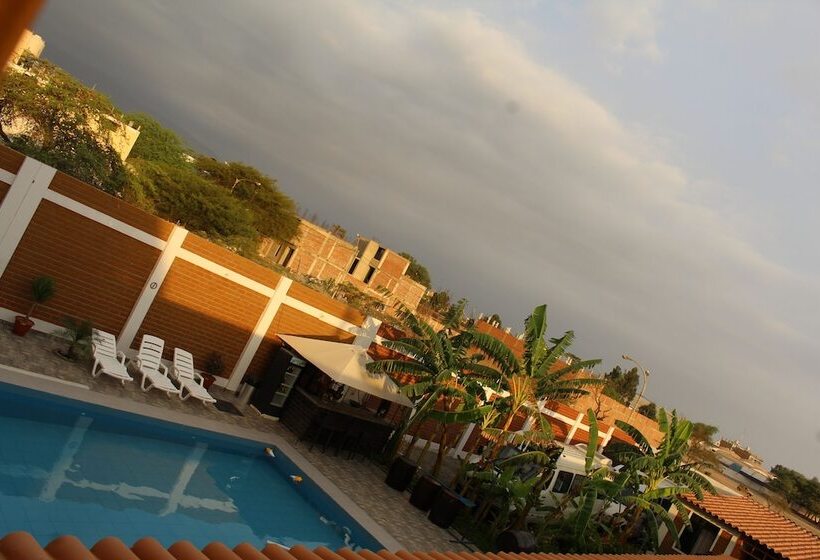 هتل Huacachina Desert House