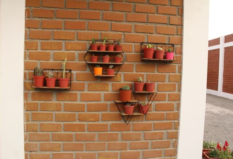 هتل Huacachina Desert House