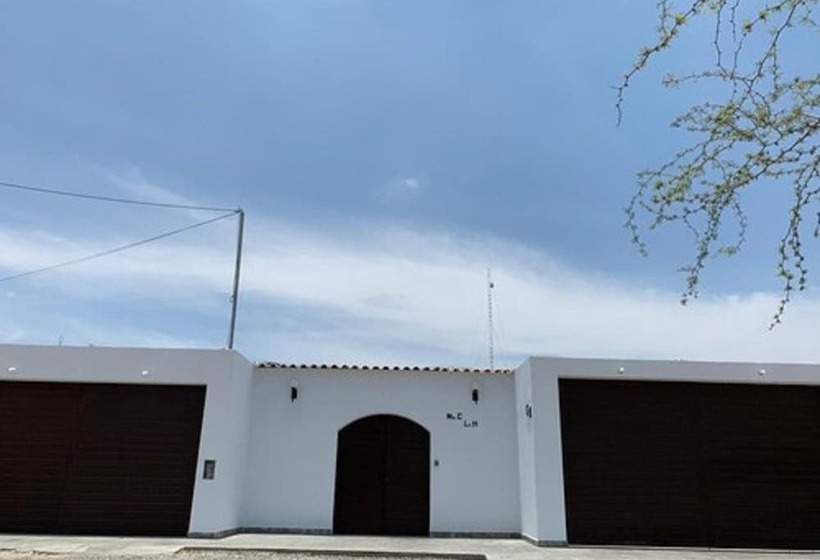 هتل Huacachina Desert House