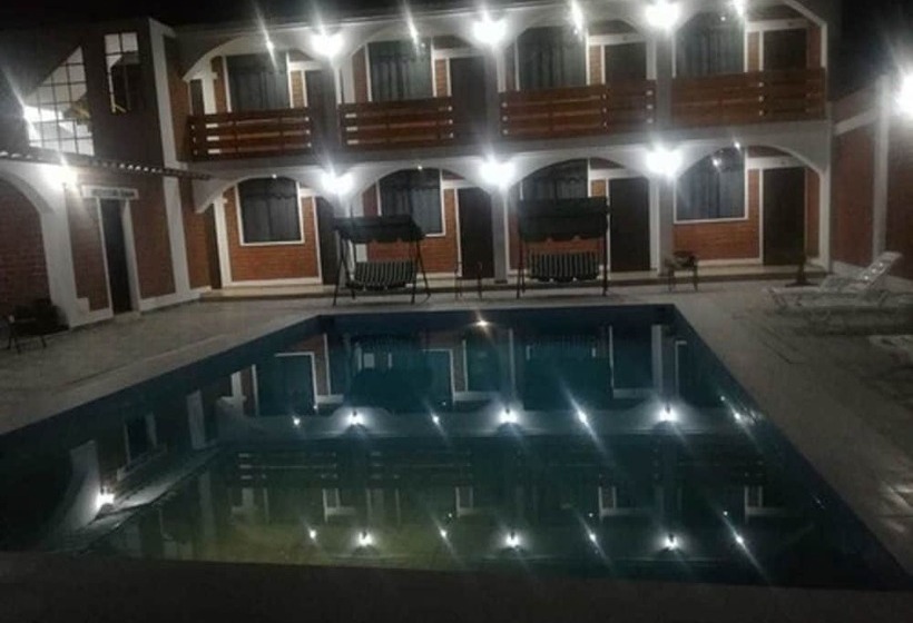 هتل Huacachina Desert House