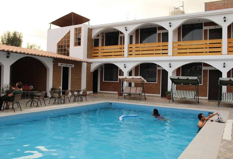 هتل Huacachina Desert House