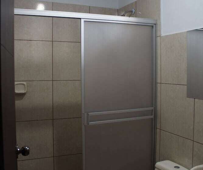 هتل Huacachina Desert House