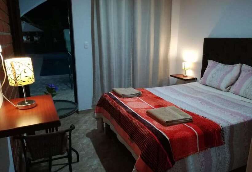 هتل Huacachina Desert House