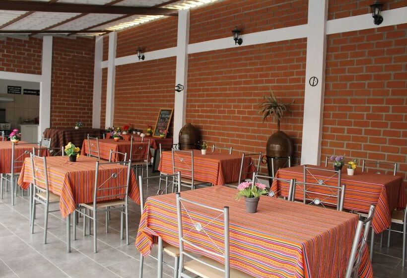 هتل Huacachina Desert House