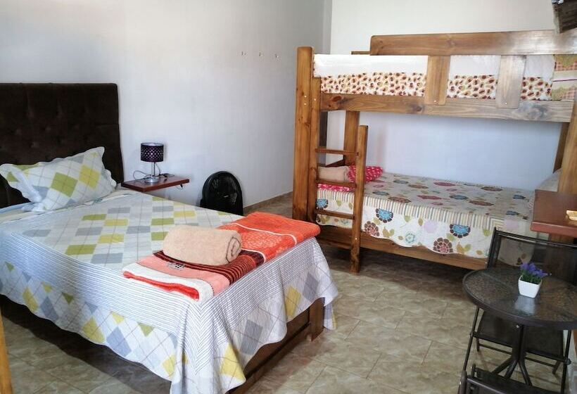 هتل Huacachina Desert House