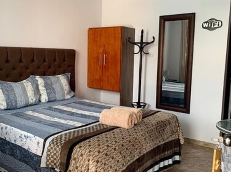 هتل Huacachina Desert House