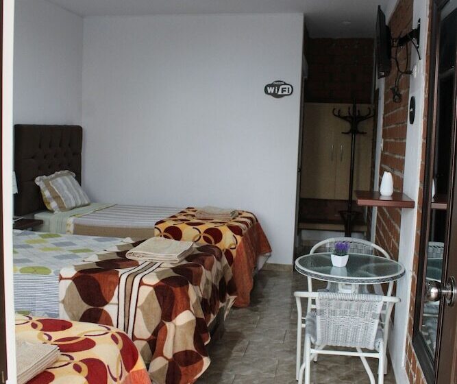 هتل Huacachina Desert House