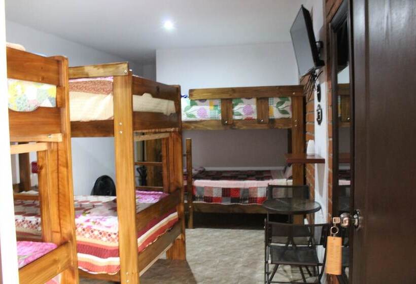 هتل Huacachina Desert House