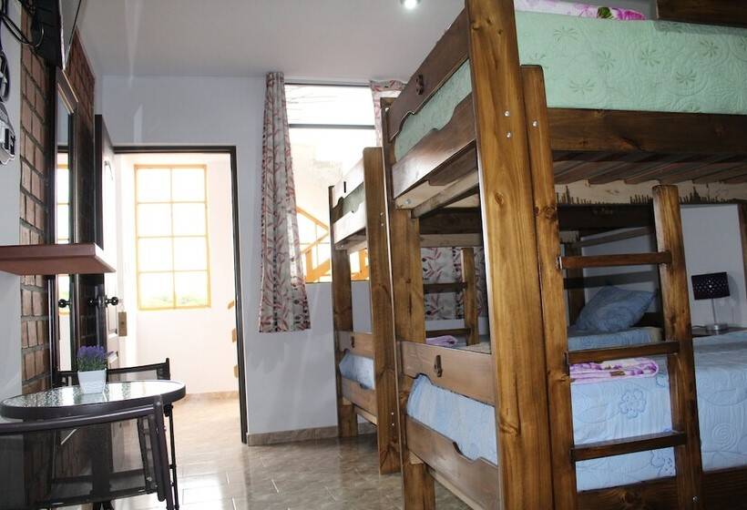 هتل Huacachina Desert House