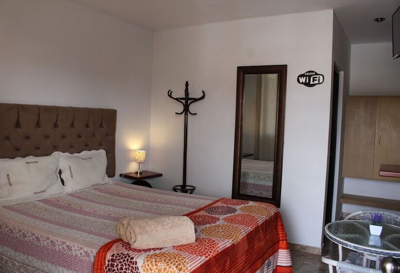 هتل Huacachina Desert House