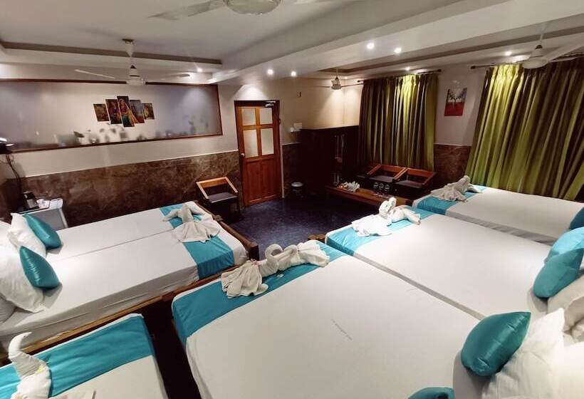 호텔 Le Holiday Inn