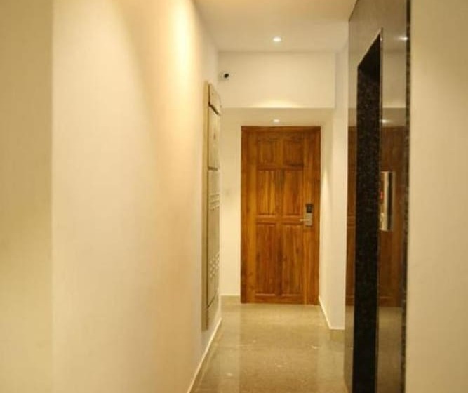 호텔 Le Holiday Inn