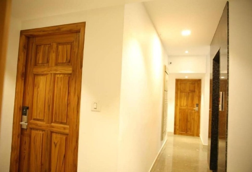 호텔 Le Holiday Inn