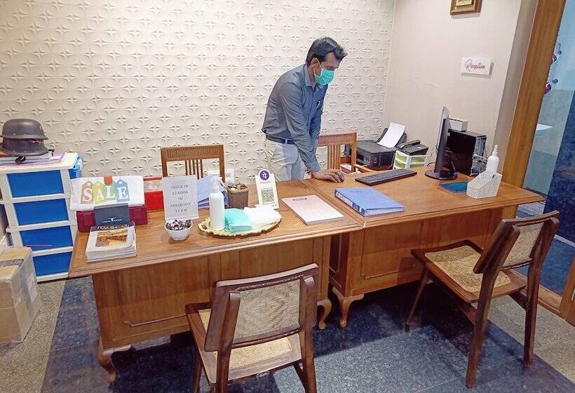 호텔 Le Holiday Inn