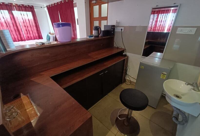 호텔 Le Holiday Inn