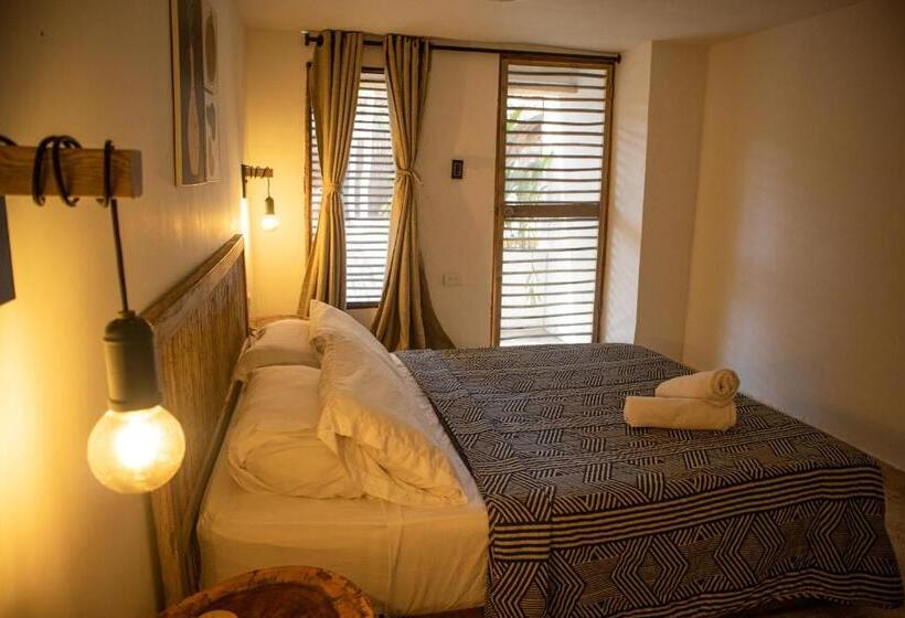 בית מלון כפרי Nena Beach Club &