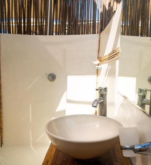 בית מלון כפרי Nena Beach Club &