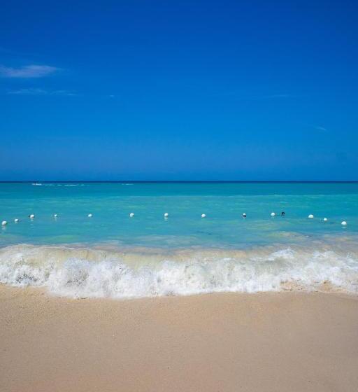 בית מלון כפרי Nena Beach Club &