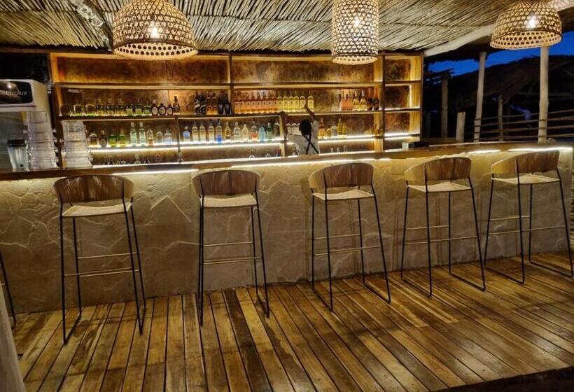 בית מלון כפרי Nena Beach Club &