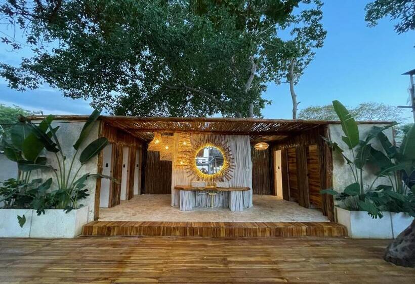 בית מלון כפרי Nena Beach Club &