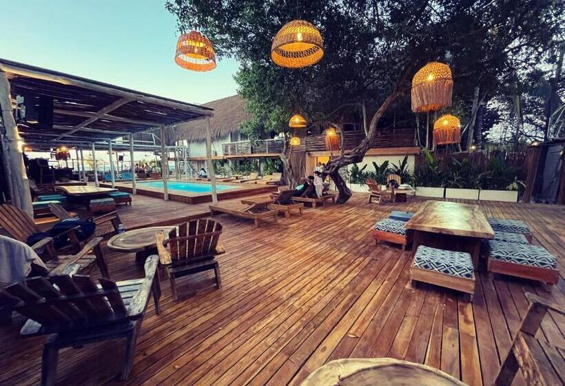 בית מלון כפרי Nena Beach Club &