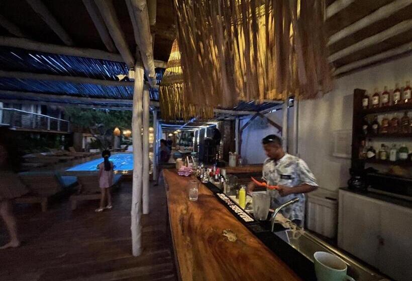 בית מלון כפרי Nena Beach Club &