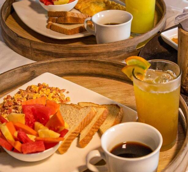 בית מלון כפרי Nena Beach Club &