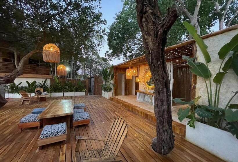 בית מלון כפרי Nena Beach Club &