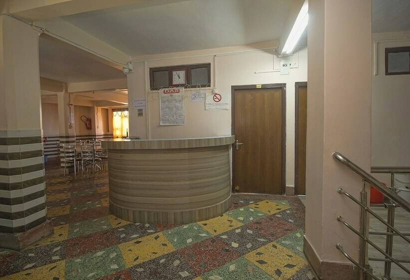 هتل Oyo 23546 Pushpak