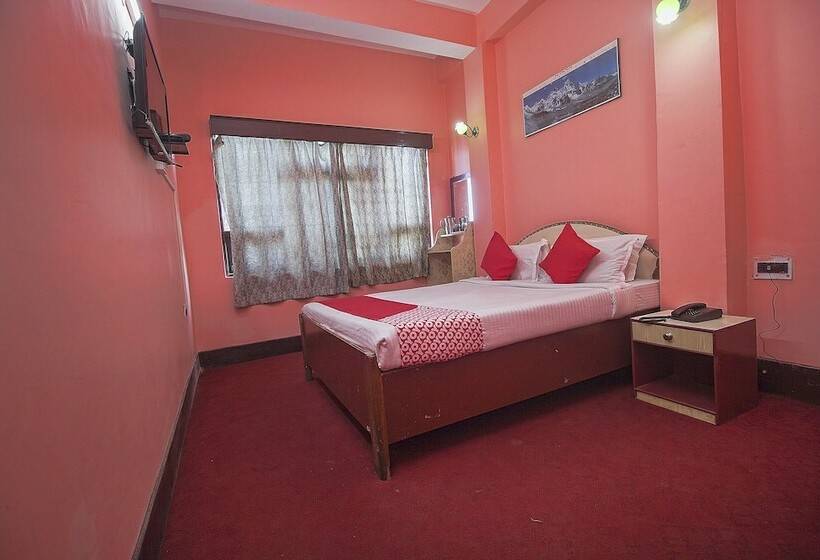 هتل Oyo 23546 Pushpak