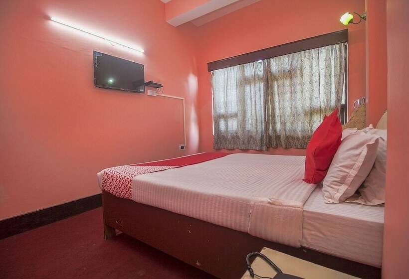 هتل Oyo 23546 Pushpak