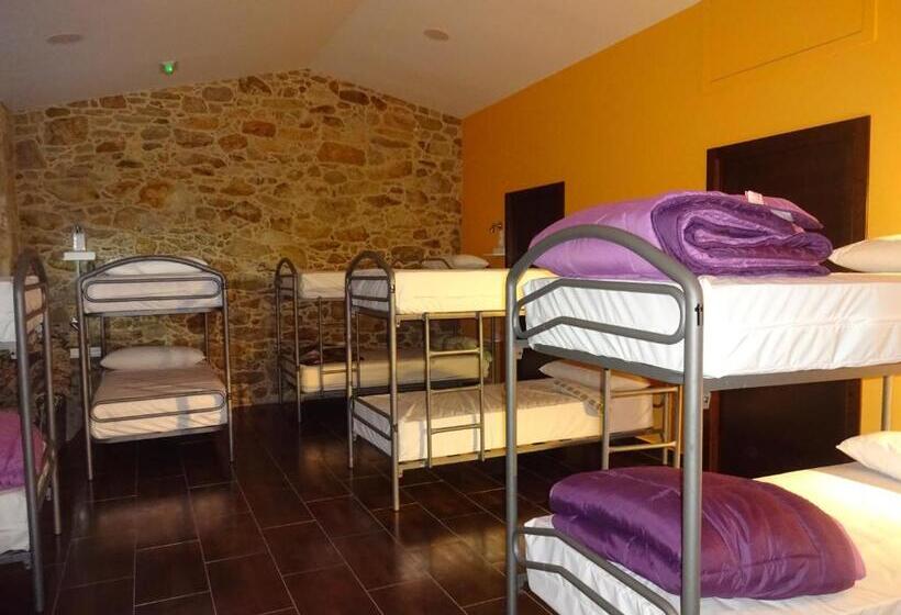 O Cabanel Albergue Bar